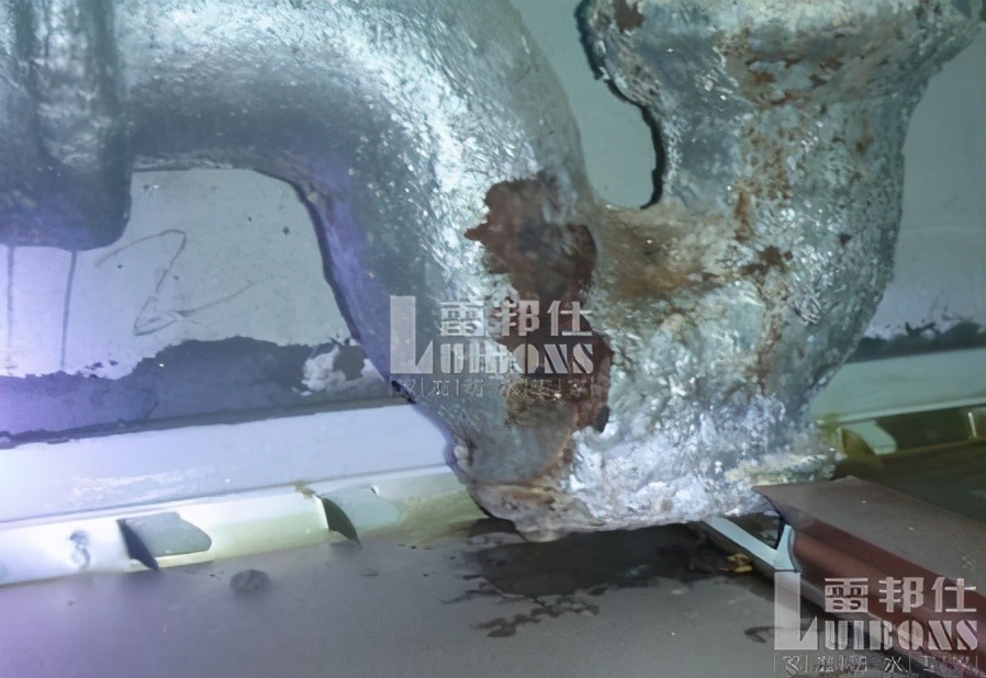 老房子卫生间漏水,老房子水管漏水