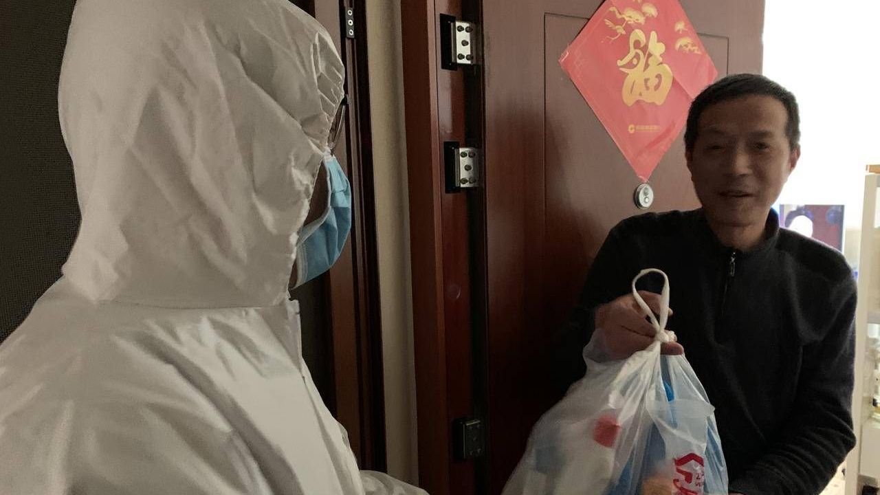 医护人员健康礼包,发放暖心健康包关爱计生特扶家庭