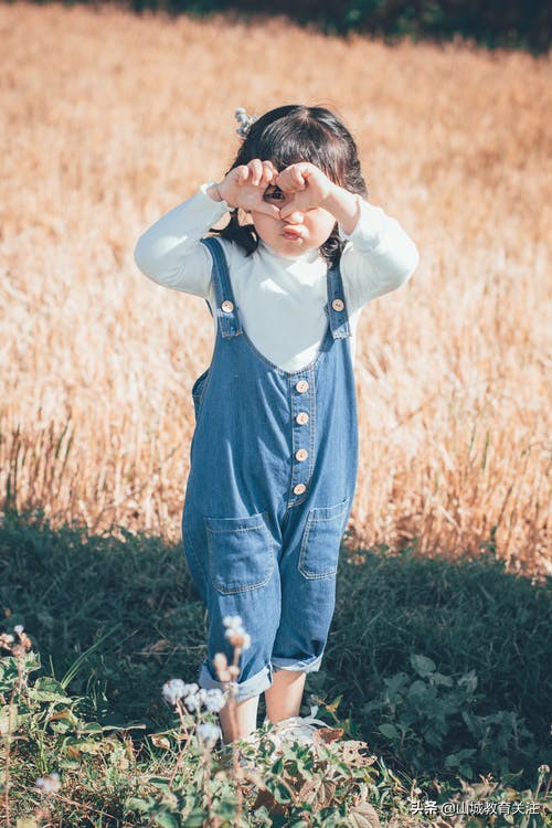 教育不是灌满水桶而是点燃火种,教育不是把桶填满是把火点燃