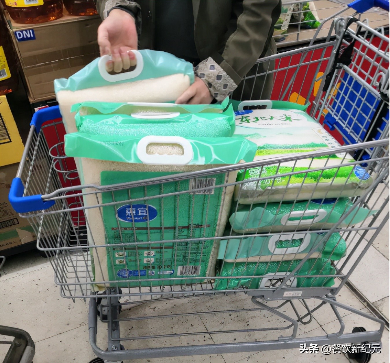 福州大爷大妈购买力爆发,老板无奈:不要互相伤害,不要买这么多