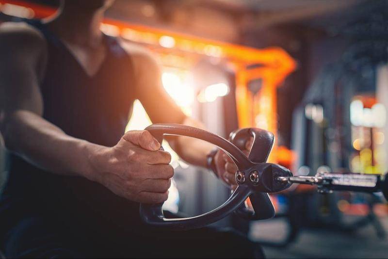 花8000块买一块镜子，就能在家自觉锻炼吗？