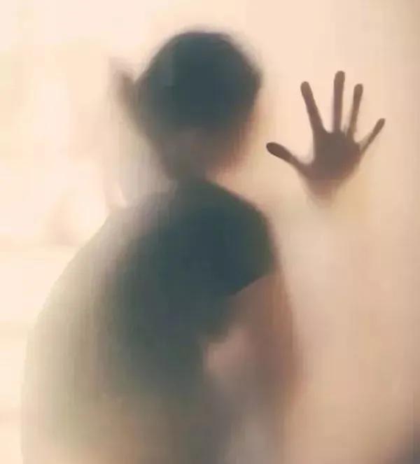 被毁掉的90后女性,被劣质硅胶套毁掉的女孩