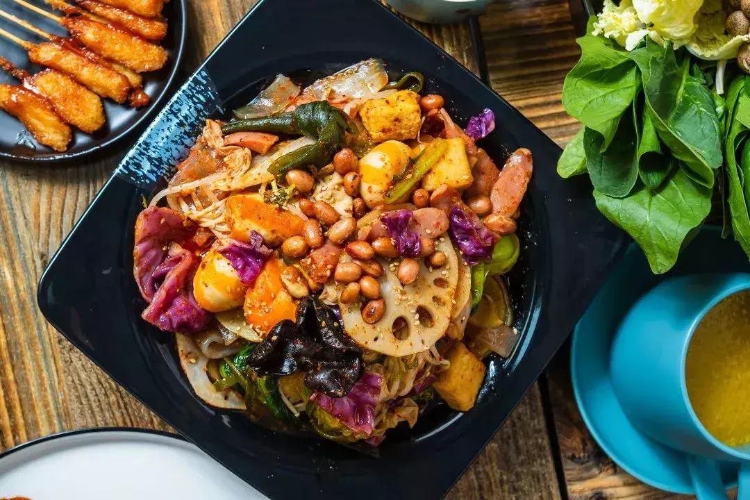 辽宁大姐秘制麻辣拌,东北女孩卖东北麻辣拌