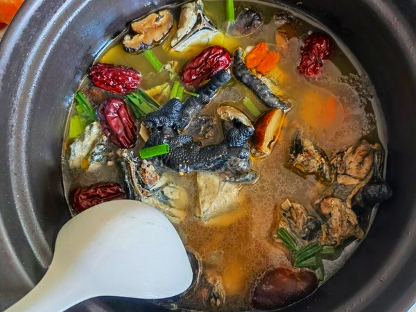 土鸡炖鸡汤怎么炖最好喝,炖鸡汤是土鸡好还是草鸡好