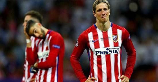 托雷斯退役回顾金童,致敬金童托雷斯