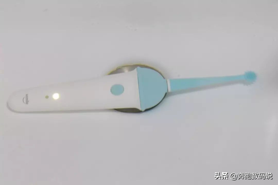 usmile儿童电动牙刷是用哪种刷头,usmile儿童电动牙刷怎样刷牙