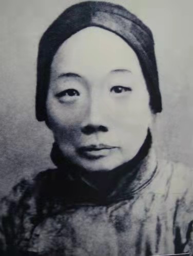 中年丧夫、家徒四壁的名门闺秀，靠什么培养出三个优秀的儿子？