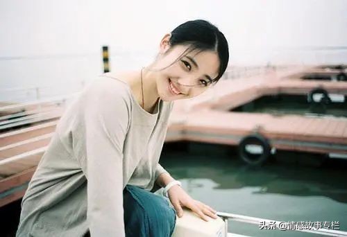 关于爱情伤感的句子心情短语,表达爱情伤感心情的句子