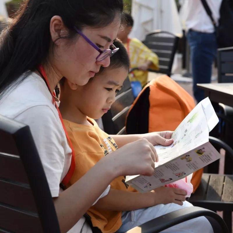 垃圾分类进社区保护环境我先行,垃圾分类我先行文明实践树新风