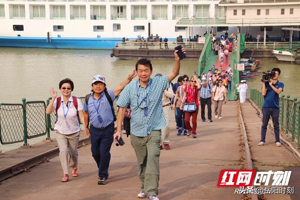 上海豪华游轮荣耀号首航,长江最大豪华游轮在南京起航
