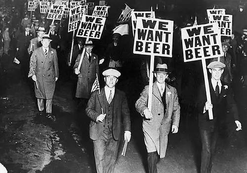 赌博、上瘾与人性：何鸿燊开*场赌**，自己却一生远离赌博