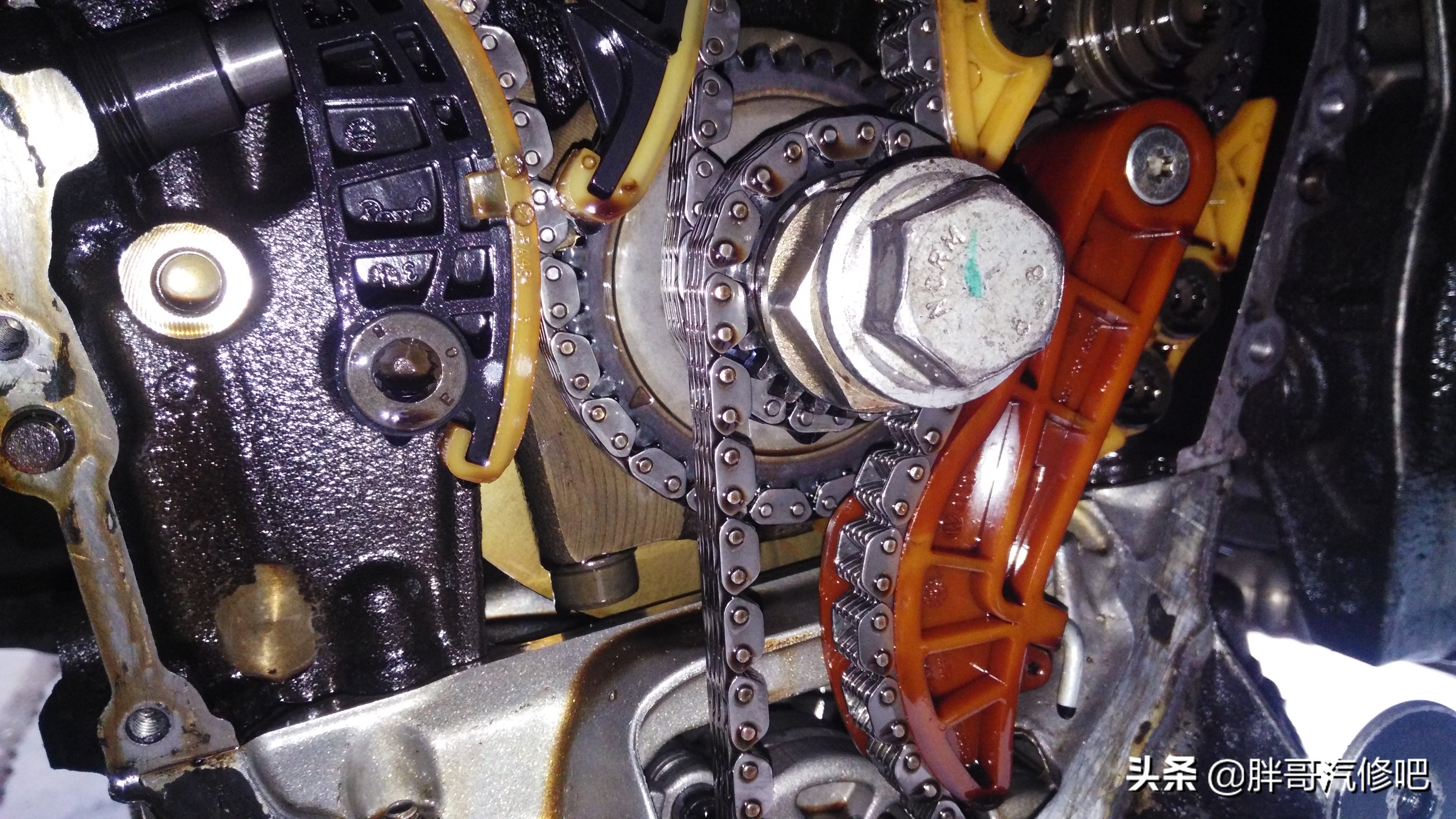 迈腾汽车漏油一般在哪个位置,迈腾漏油忽然不漏了