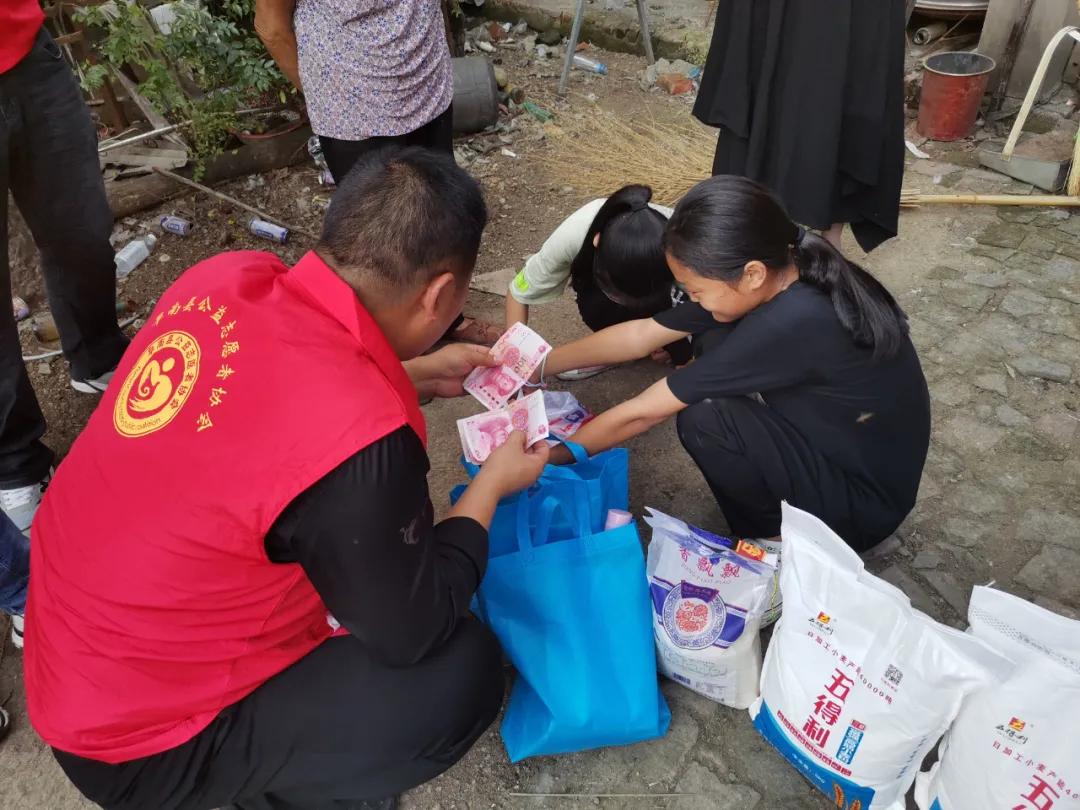 日行一善爱心公益活动,阜南志愿者活动