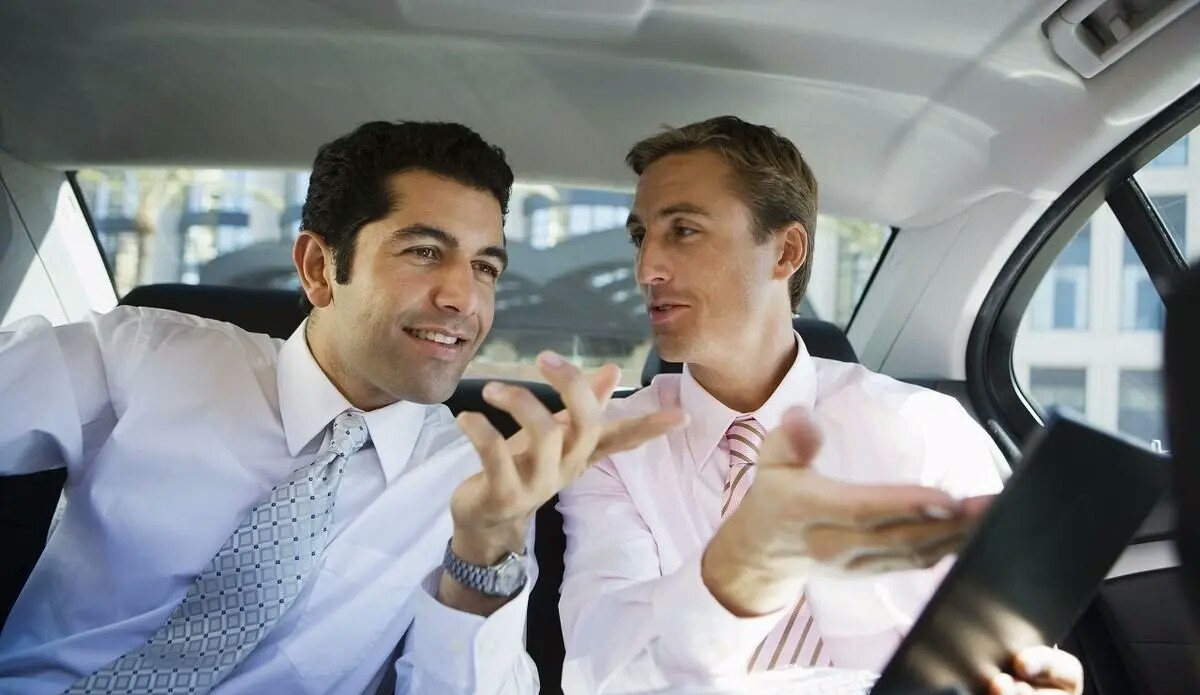 跟领导单独聊什么,跟领导坐车聊什么