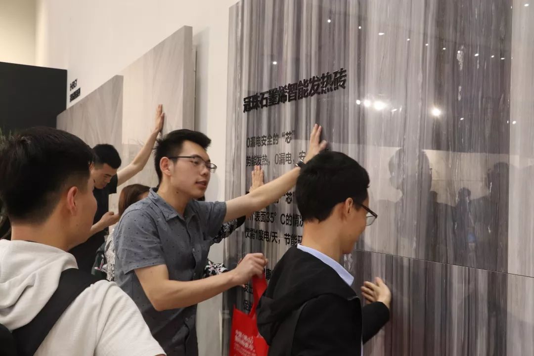 石墨烯智控发热瓷砖,石墨烯智暖瓷砖怎么样