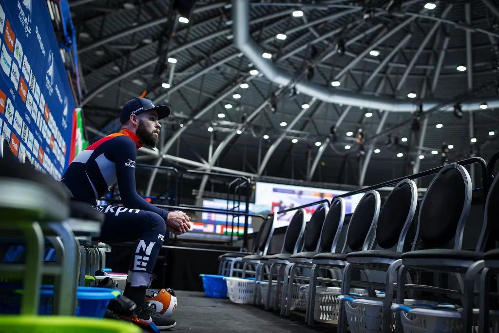 经历腿伤加烧伤，402天后奇迹般重返国际赛场