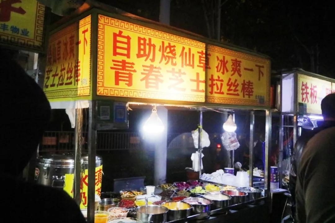 合肥安农大美食一条街是哪个门,合肥人气最旺的小吃街夜吃