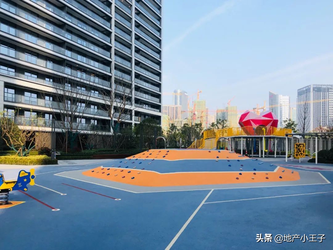 房产大反弹买房抄底,高价接盘的买房人被套牢了