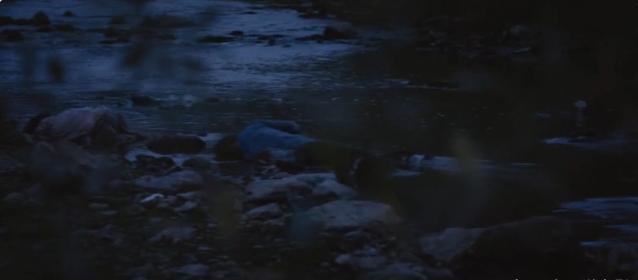 女子被不明怪物侵袭,被不明生物侵入身体