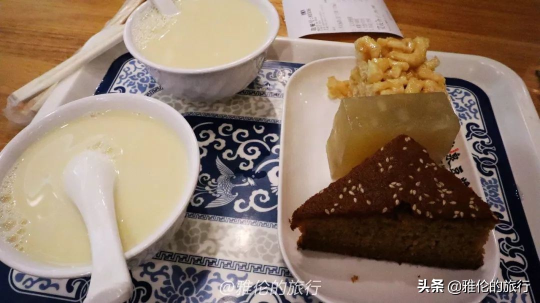 女生喝冰泉豆浆,梧州人喝冰泉豆浆