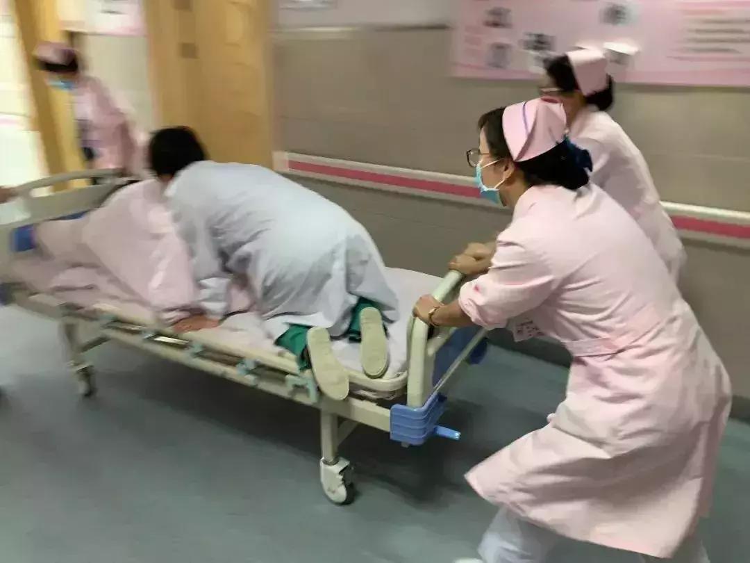 这位丽水女医生,你跪着的样子,真美!