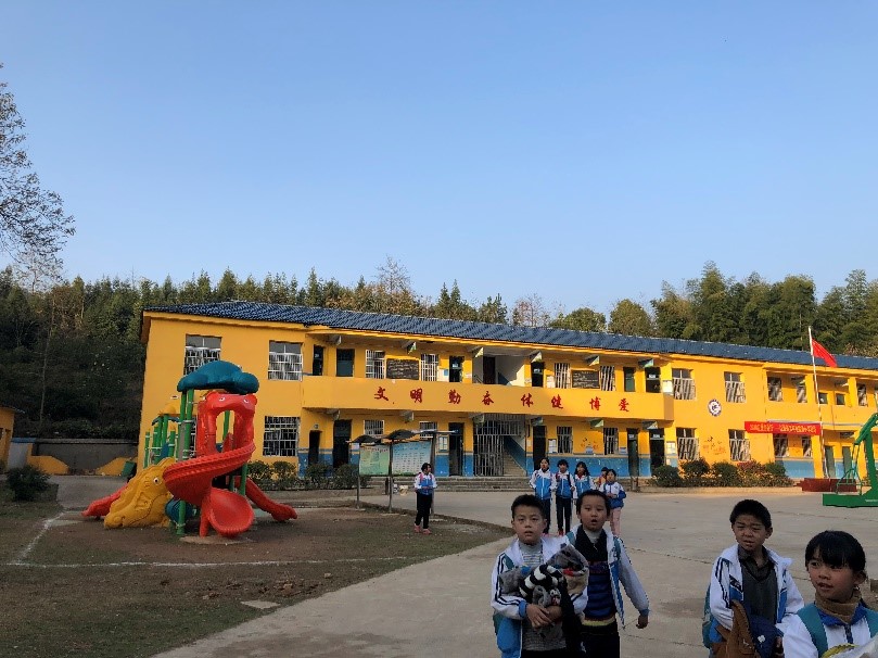 用爱浇灌花朵用心呵护成长,用爱浇灌你成长