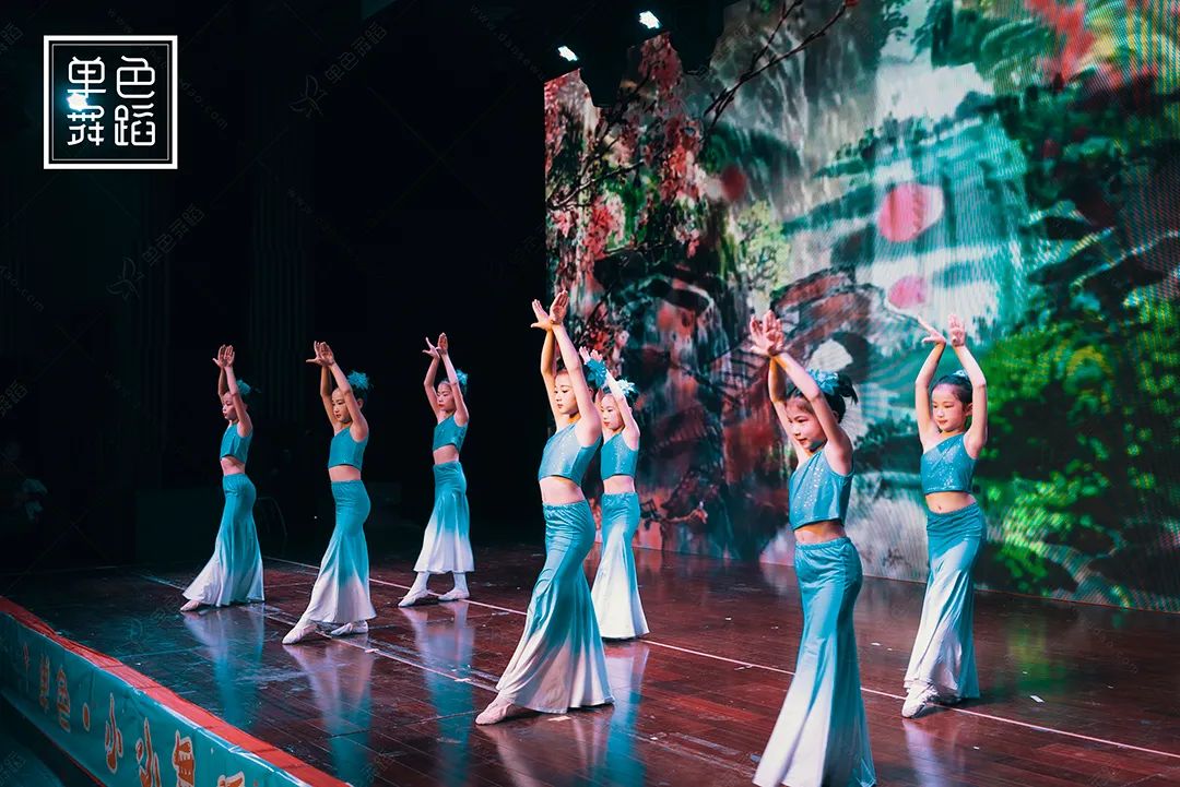 二十岁没有舞蹈基础还能学跳舞吗,25岁没有跳舞基础的适合学舞蹈吗