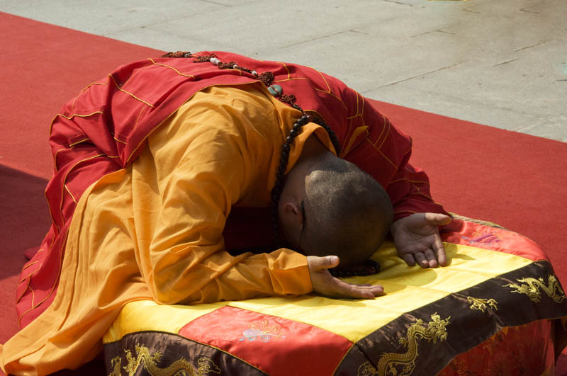 进寺院烧香拜佛,这五禁忌要注意!