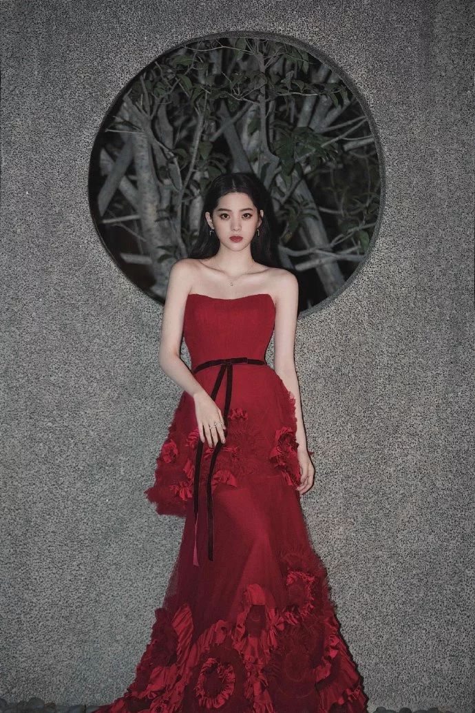 欧阳娜娜像早期娜扎,欧阳娜娜以前和现在妆容