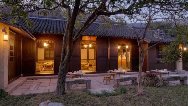 一晚80000，历时10年，耗资33亿的上海安缦，...