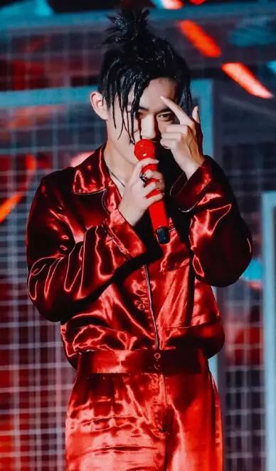 易烊千玺早期名气,易烊千玺为啥是发展最好的一个