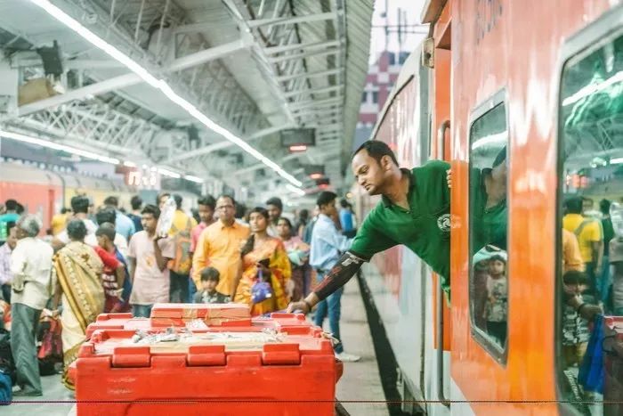 印度加尔各答地铁列车,印度火车站加尔各答