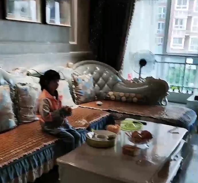 陕西一男孩带女同学回家玩耍，妈妈高兴得立马斥“巨资”开通VIP