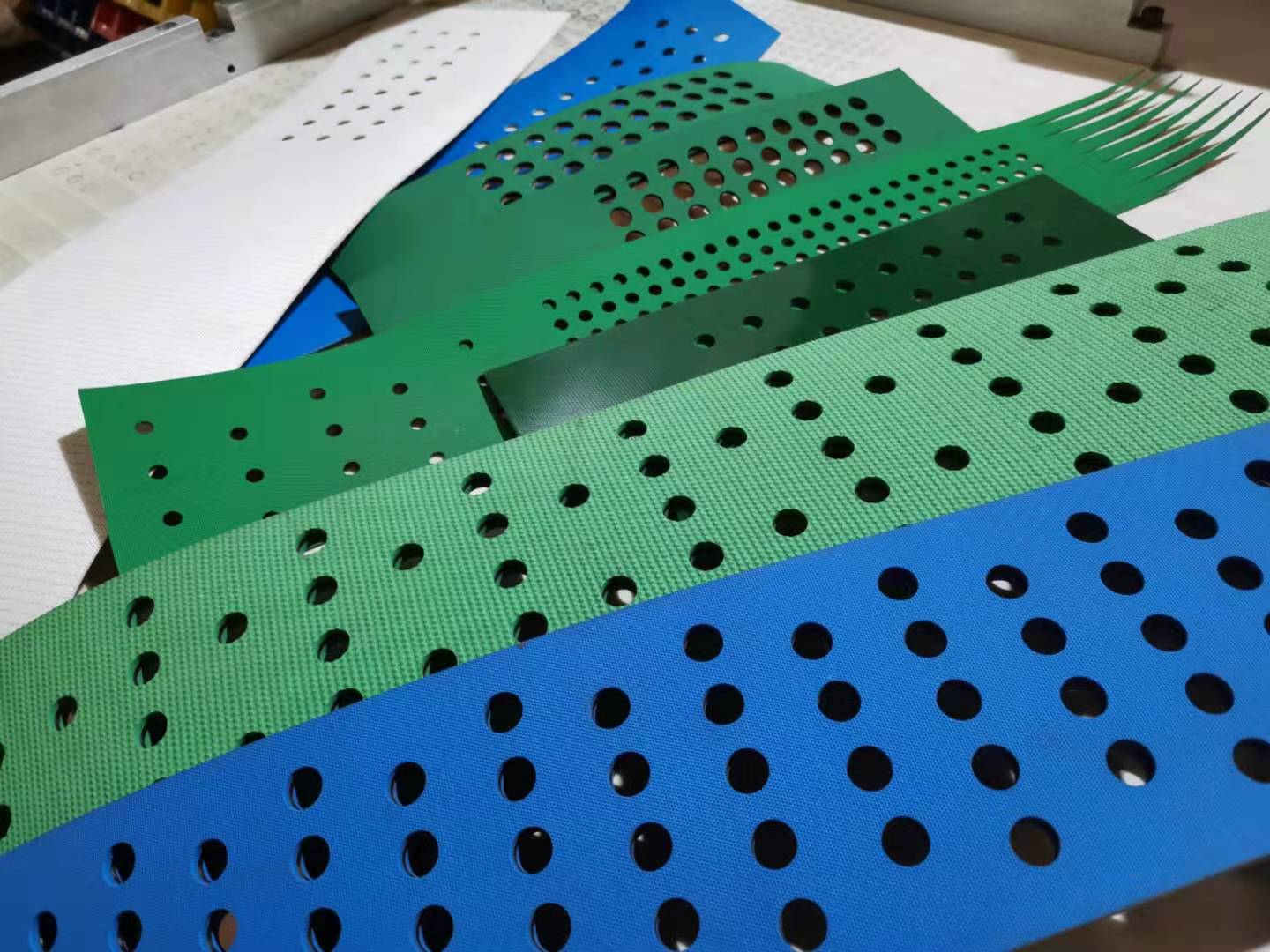 全自动橡胶带打孔机,环形橡胶带打孔机