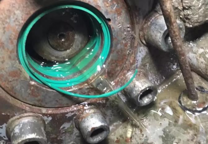 液压缸漏油可以继续使用吗,液压缸漏油怎么补救