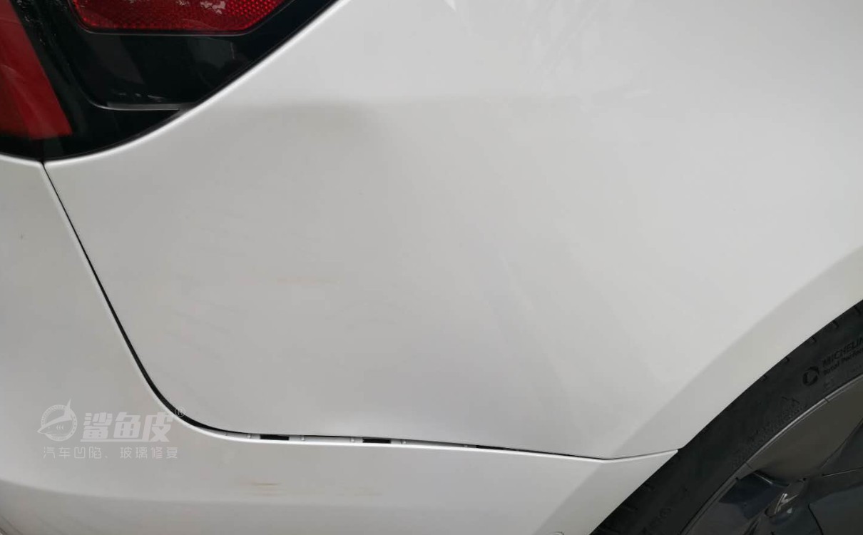 新车被撞凹了怎么办？这个方法可以不喷漆完美复原