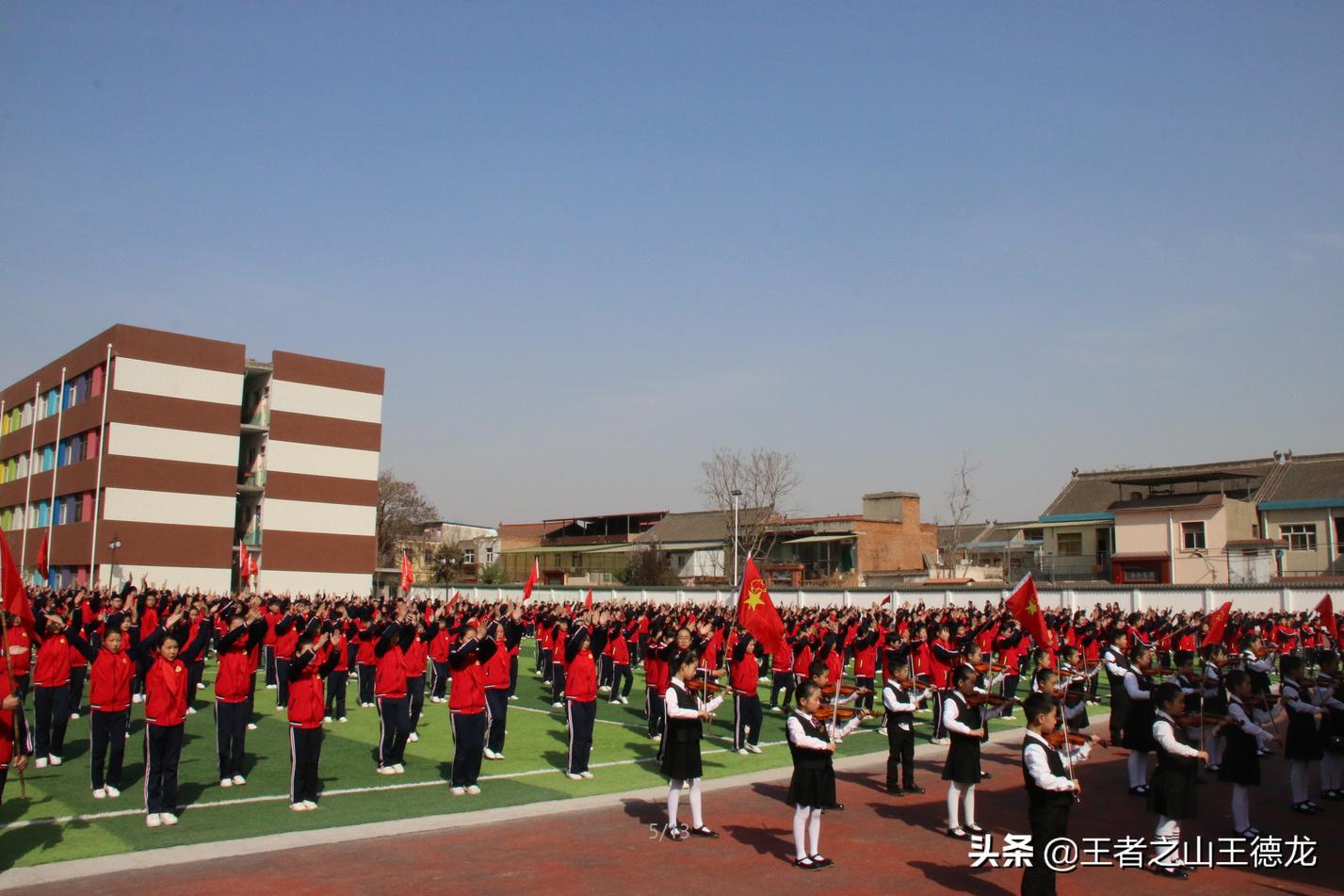 向雷锋同志致敬!为强盛祖国放歌!为文明宣化点赞!