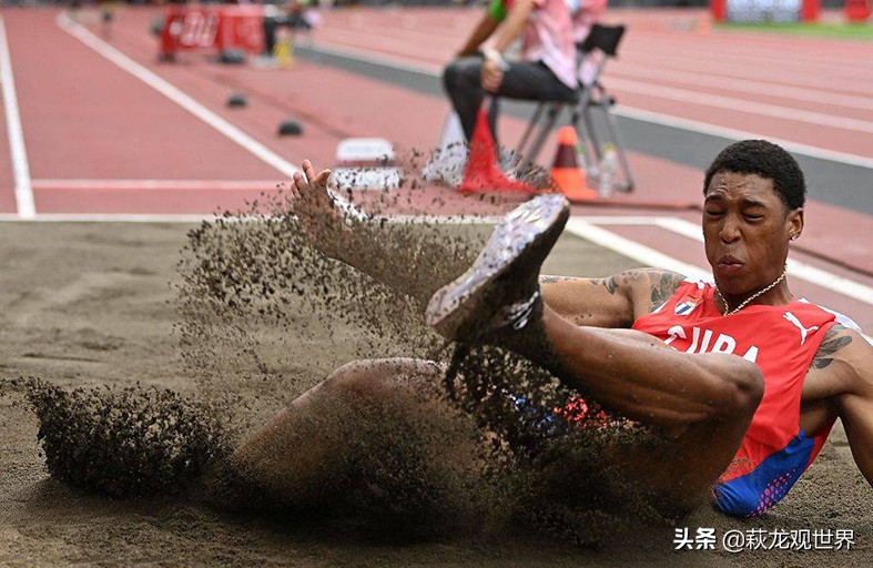 周凤晋级摔跤8强周倩晋级铜牌赛!苏炳添:我提高0.08秒用了3年