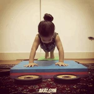 拥有6块腹肌的5岁孩子，人送外号“小泰山”！成年人都要跪了……