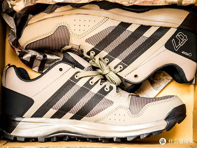 阿迪达斯耐磨实战篮球鞋灰蓝开箱,阿迪达斯新出的boost球鞋
