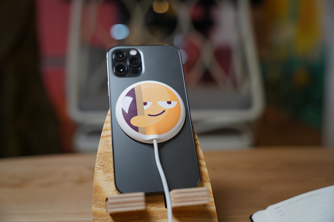 令iPhone12心动的Partner——小冰磁无线充电器