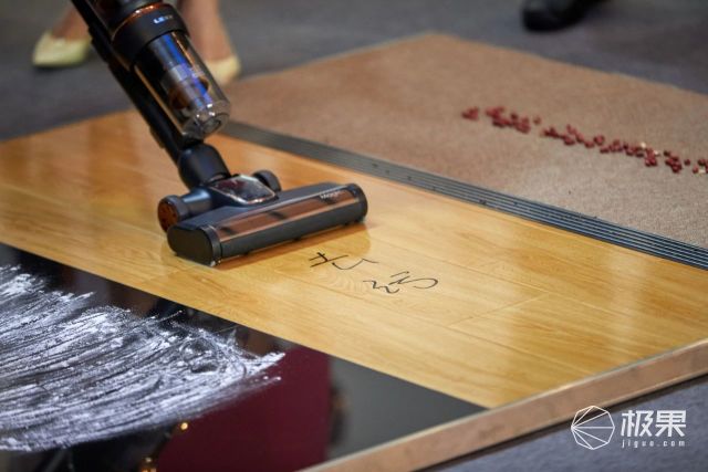 手持吸尘器做家务视频,轻便小巧大吸力吸尘器