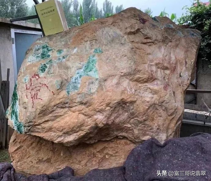 翡翠原石八大场口的原石图片,不懂这些千万别玩翡翠原石