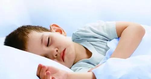 孩子发烧38度左右中医怎么处理,中医小孩发烧反反复复是什么原因