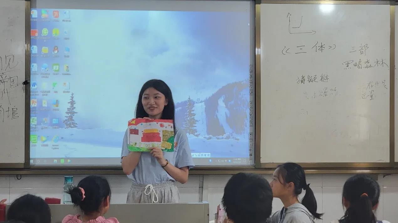 传承红色文化礼赞盛世中华,传承红色文化续写百年风华板报