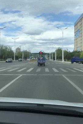 老婆在网上买了件衣服,老婆买了条裙子