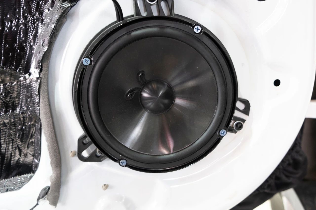 荣威rx5音响改装哈曼卡顿最佳效果,荣威rx5音响改装费用