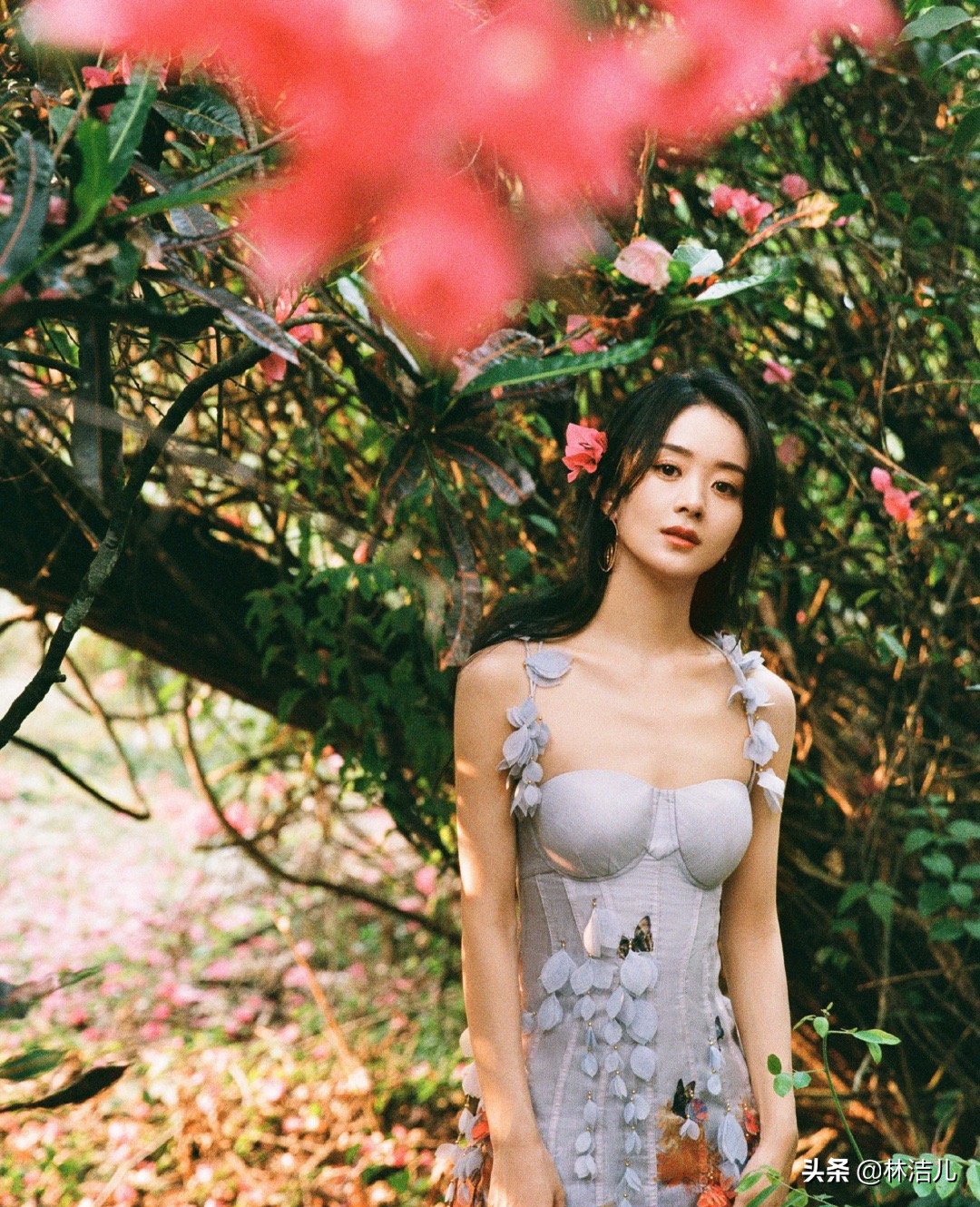 发型千千万,减龄显脸小最重要,赵丽颖说秘密就在刘海分缝线上