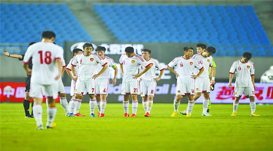 国足史上最屈辱一球,国足屈辱丢球视频