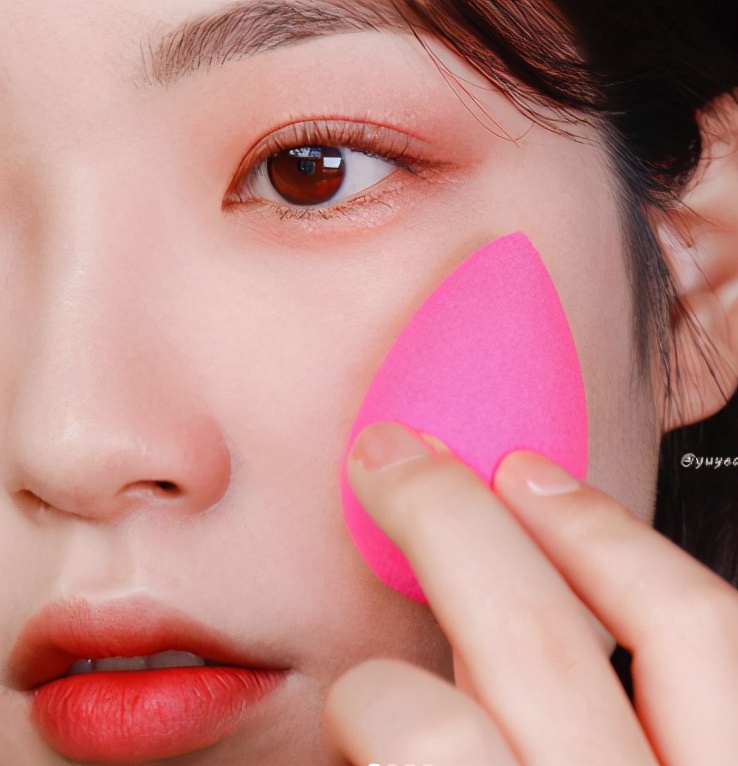 浮粉卡脱妆原因,浮粉卡粉脱妆一招解决